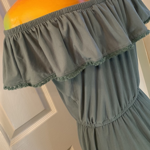 Beautiful DEREK HEART Romper - Picture 10 of 15